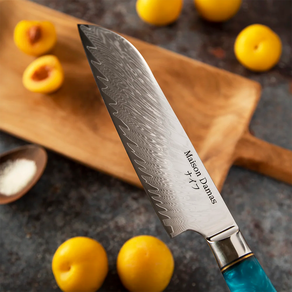 Comment utiliser un couteau Santoku en cuisine ?